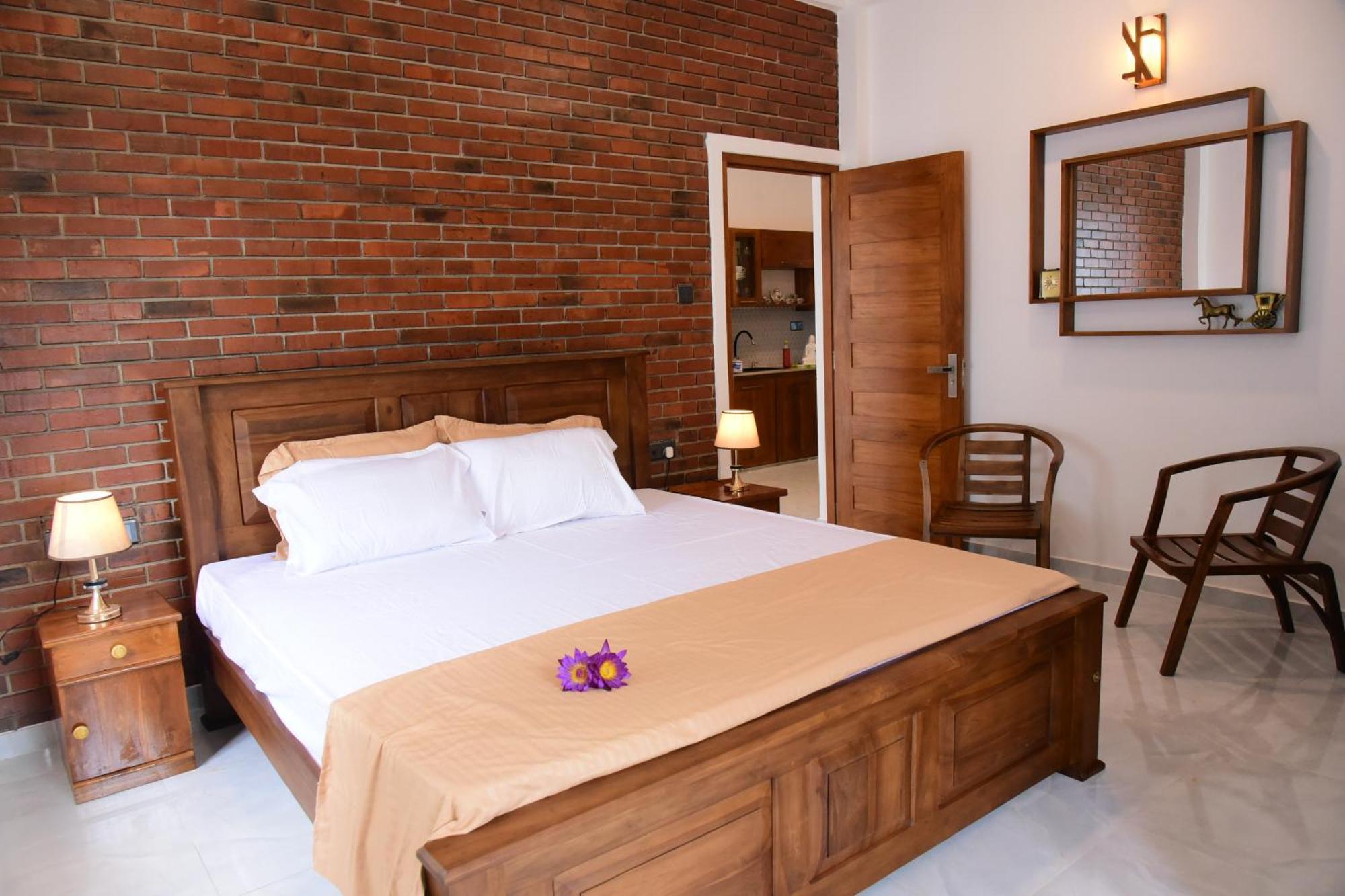Ocean Ripples Hotel Hikkaduwa Exterior photo