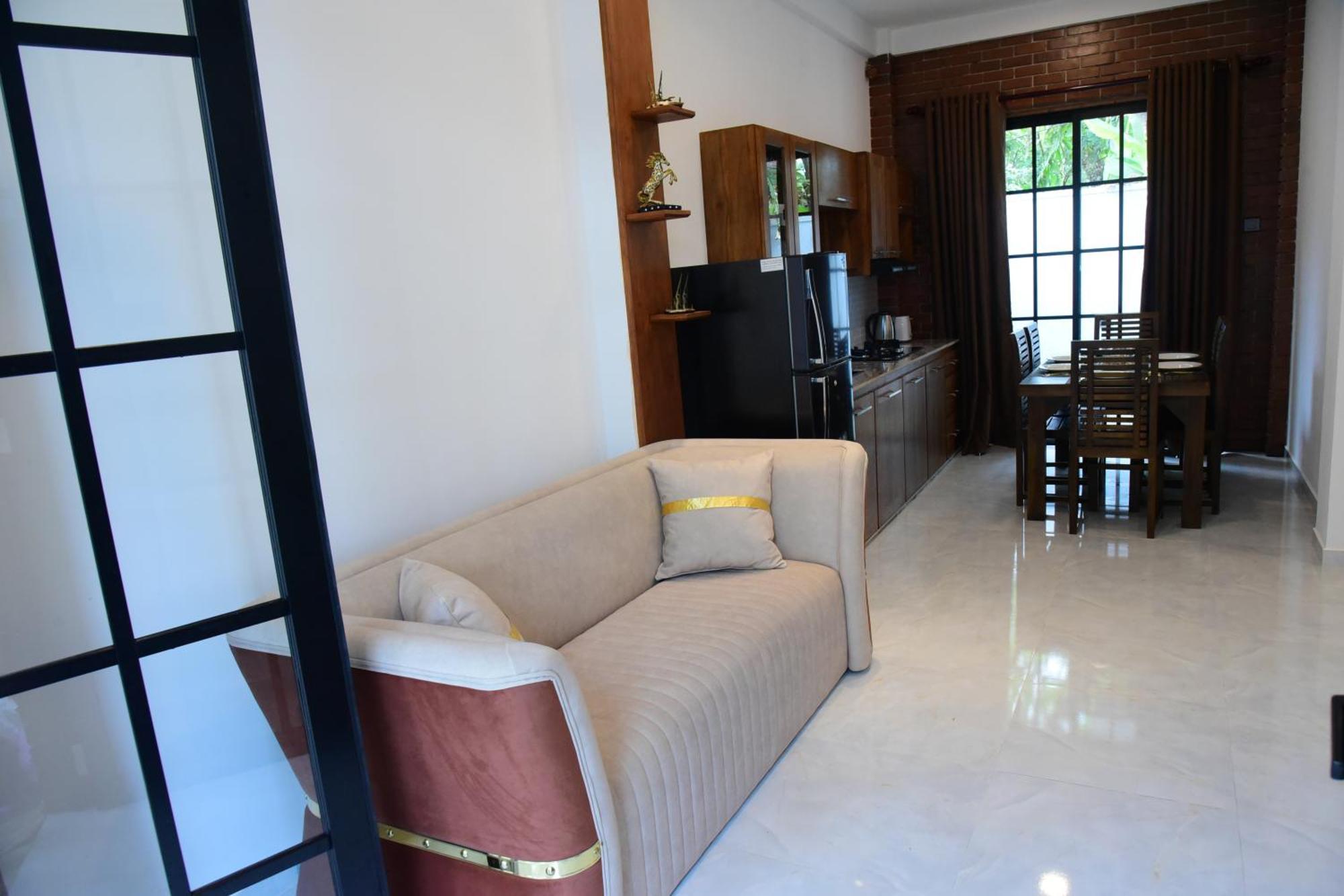 Ocean Ripples Hotel Hikkaduwa Exterior photo