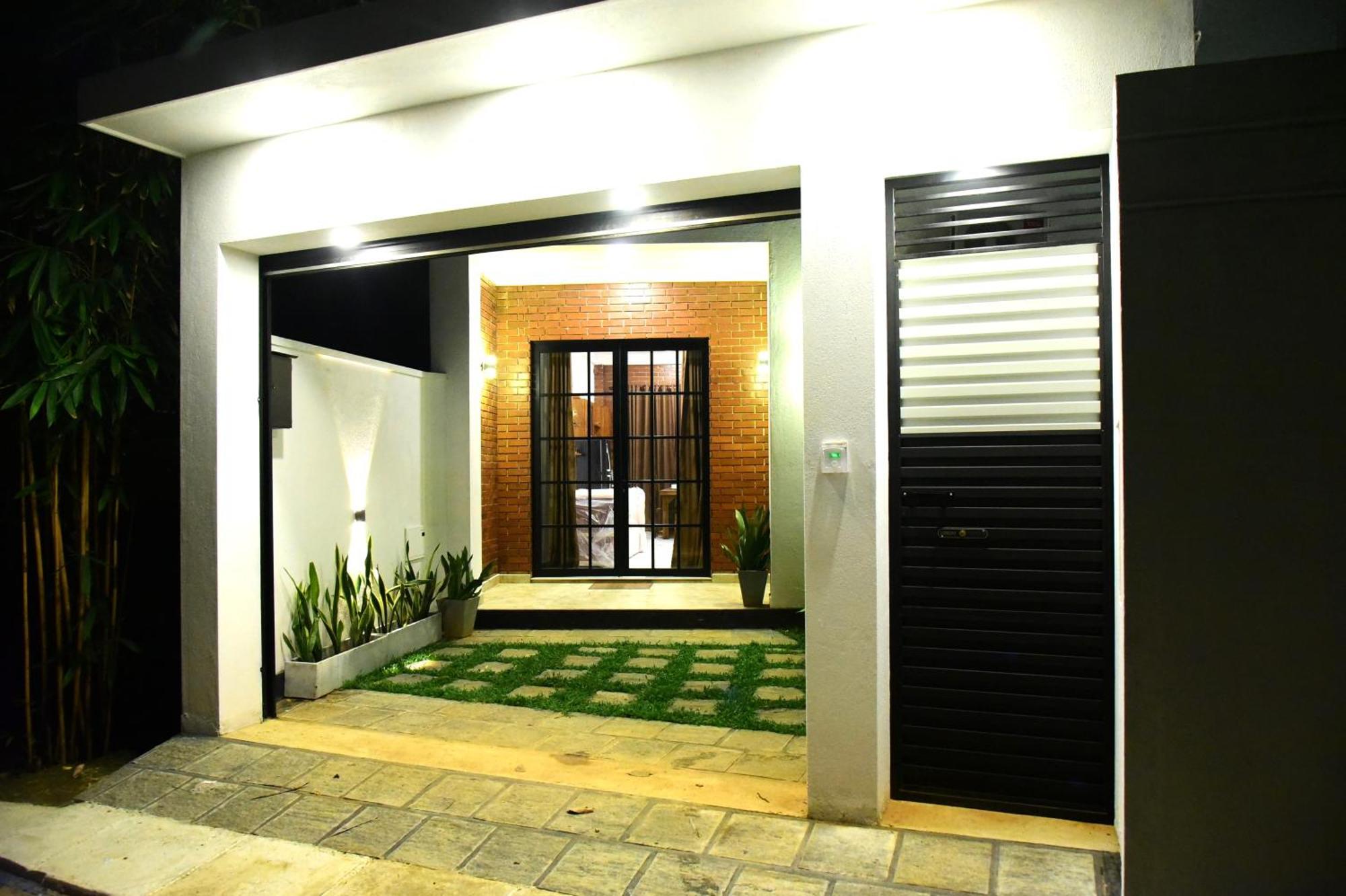 Ocean Ripples Hotel Hikkaduwa Exterior photo